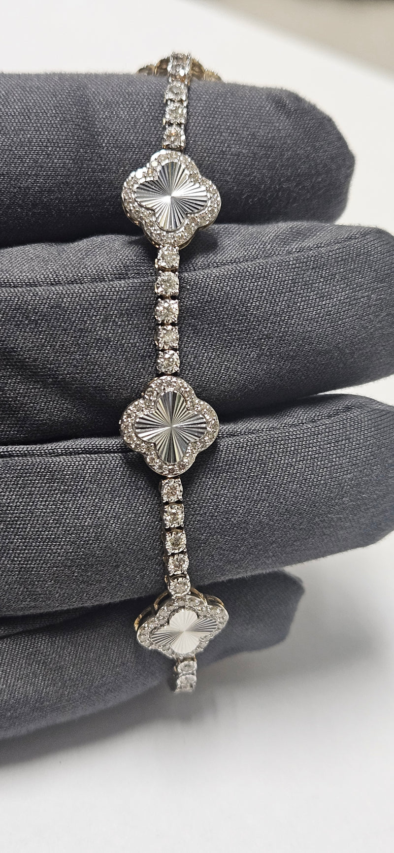 Clover bracelet Natural diamond 💎 10kt