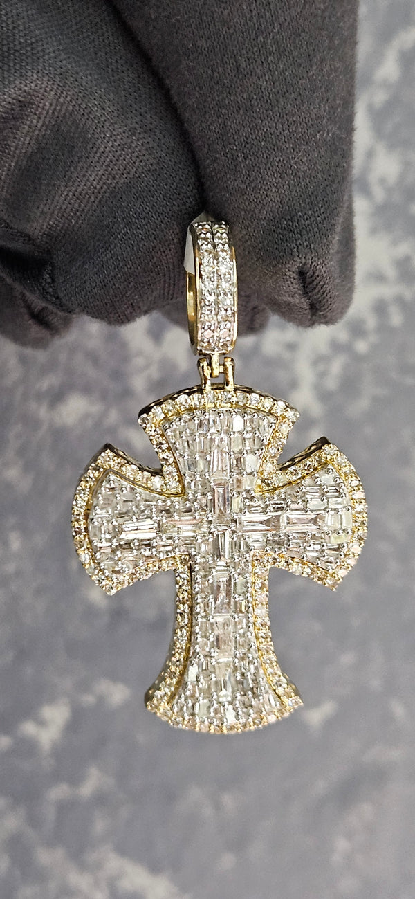 Diamond cross 10kt/Natural diamonds