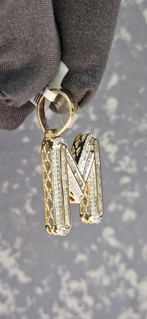 Letter M 10k/ Natural diamonds 💎