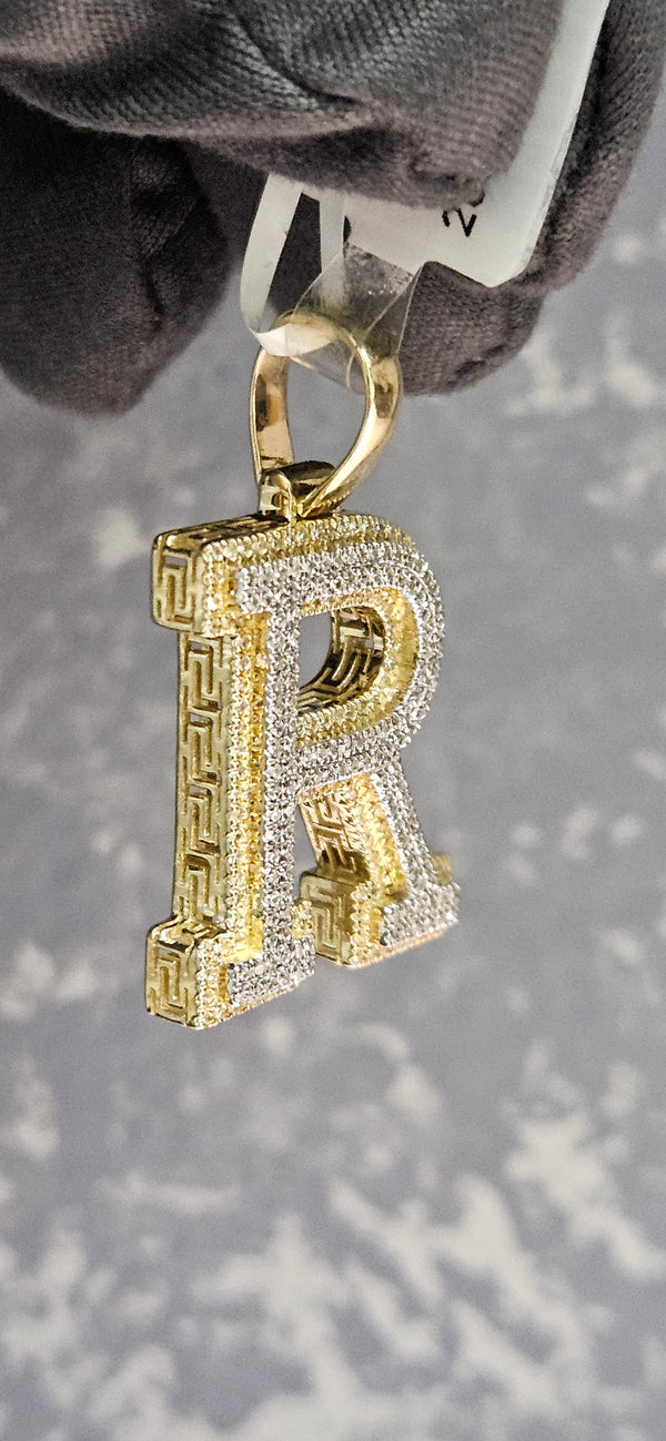 Letter R initial 10k/Natural diamonds 💎