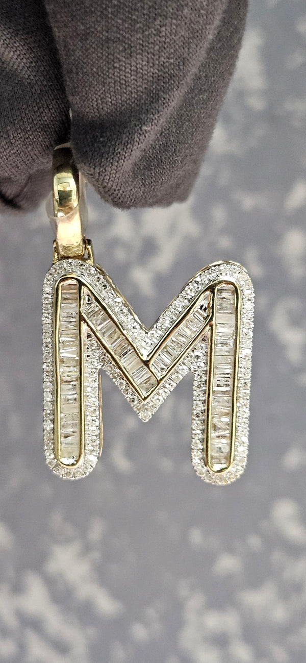 Letter M 10k/ Natural diamonds 💎